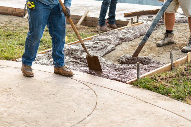 Best Custom Concrete Contractor  in Lindsay, CA