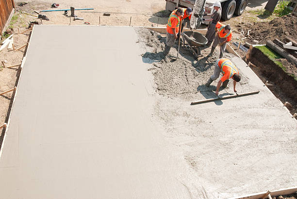 Best Custom Concrete Contractor  in Lindsay, CA